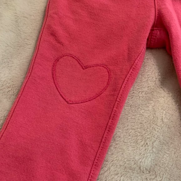 Two Pairs of Pants Oshkosh B'Gosh 9 Month - Old Navy 6- 12 Month - Picture 6 of 15